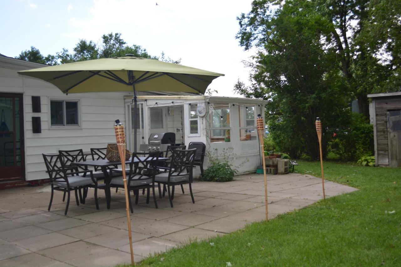 Birds Point Cottage On A Cliff Facing Lake Erie. Wheatley Exterior foto